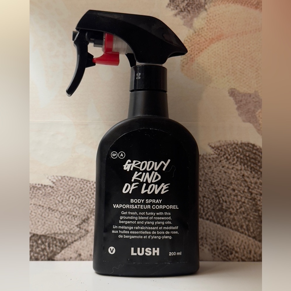 Lush Groovy Kind of Love Body Spray - Black